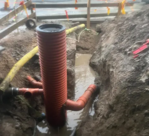 Ny dräneringsbrunn i schakt i Uddevalla