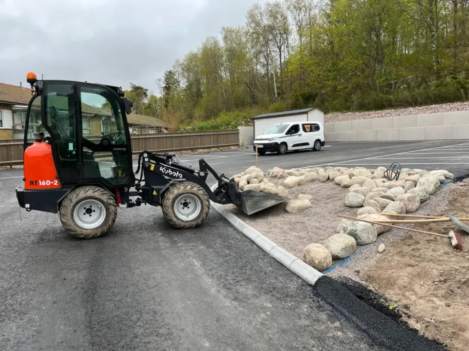 Schakt och duk på tomt i Uddevalla