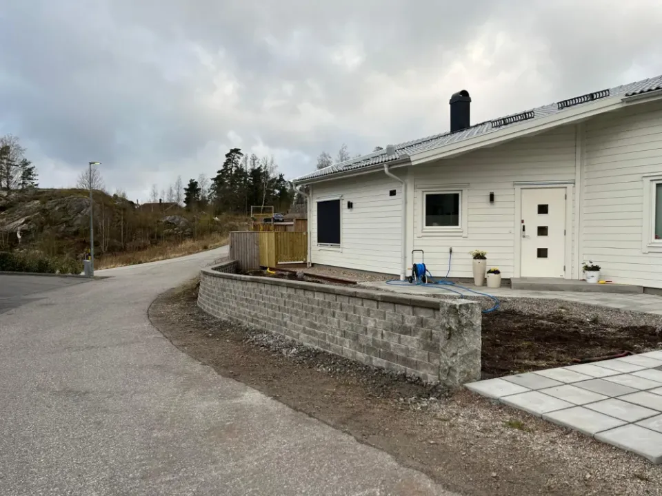 Murläggning på villatomt i Uddevalla Murläggning på villatomt i Uddevalla