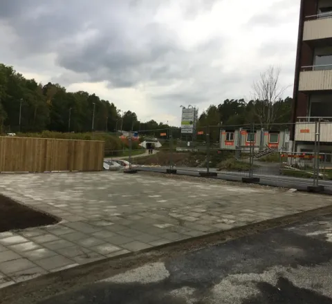 Uteplats i plattor i Uddevalla