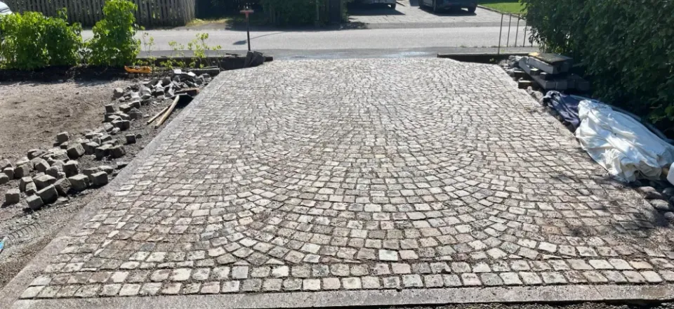 Uppfart i smågatsten i Uddevalla