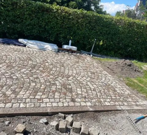 Stenläggning på villatomt i Uddevalla