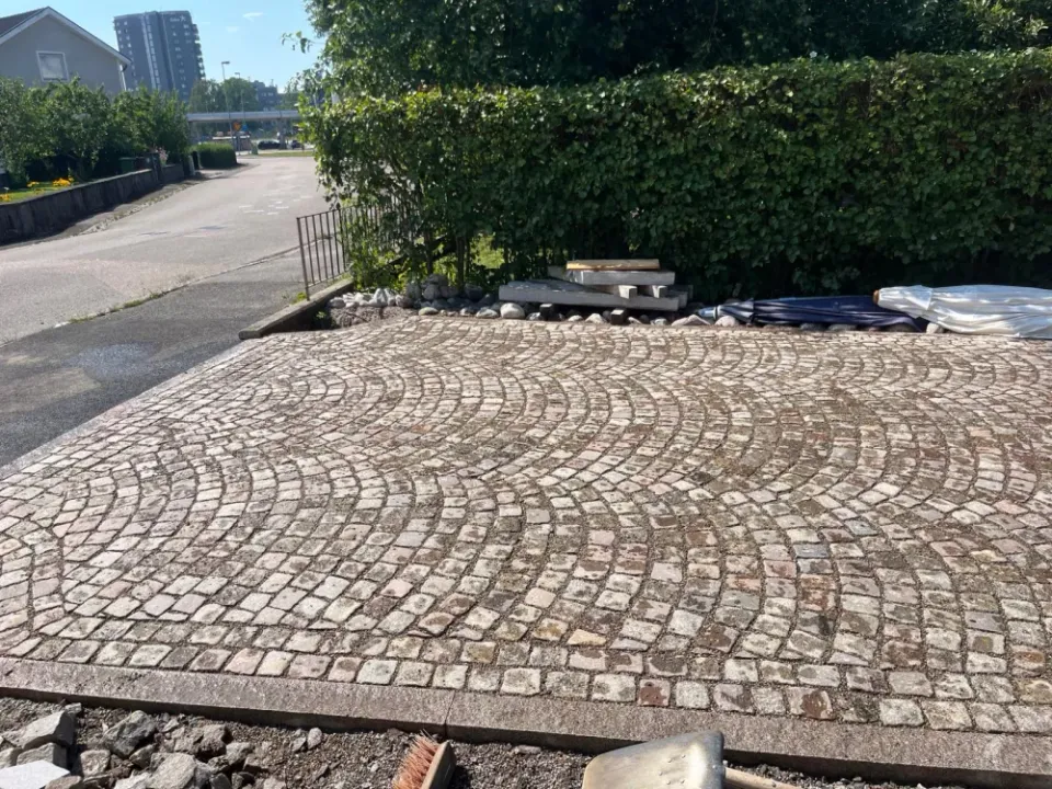 Stenläggning på villatomt i Uddevalla