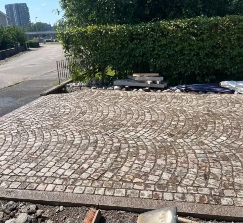 Natursten på tomt i Uddevalla